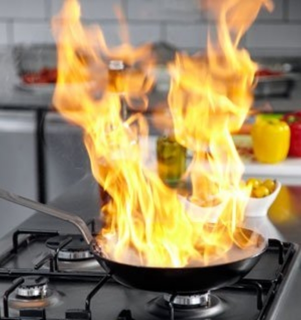 Mối nguy hiểm & cách xử lý đám cháy dầu, mỡ khi nấu ăn