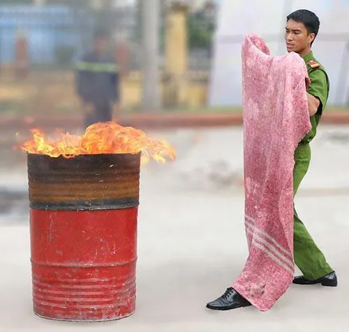 Chăn chiên chống cháy cứu hỏa