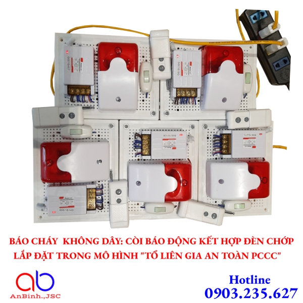 Còi báo động kết hợp đèn chớp 220V- Thiết bị quan trọng lắp đặt trong mô hình Tổ liên gia PCCC